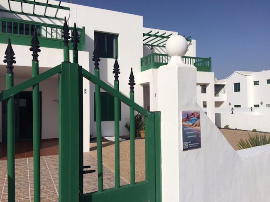Alhambra Apartamentos Tías Стая снимка