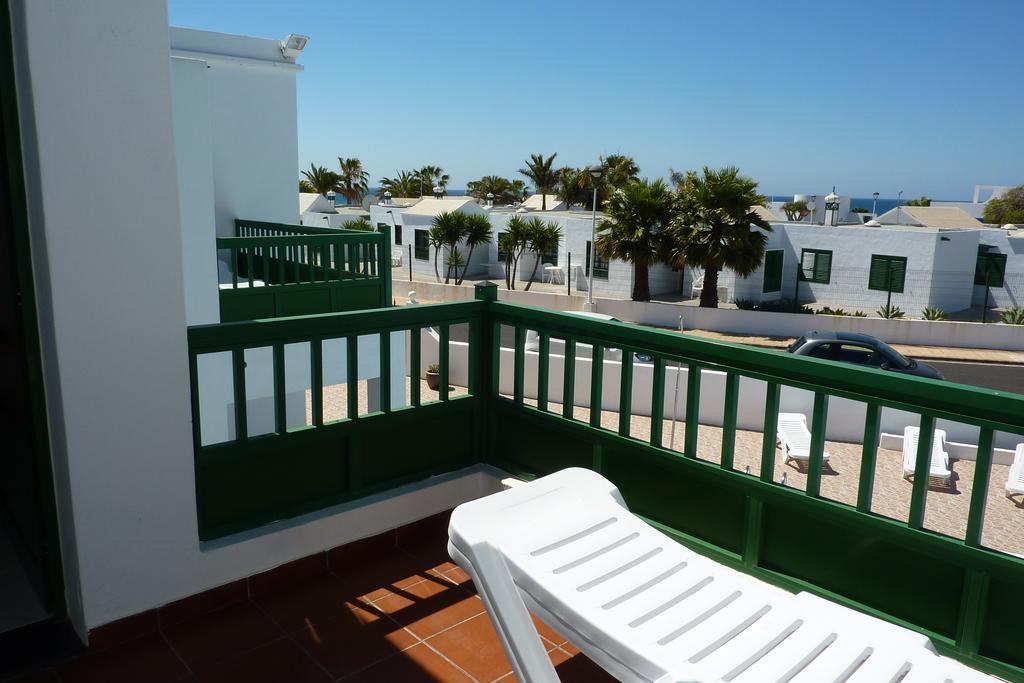 Alhambra Apartamentos Tías Екстериор снимка