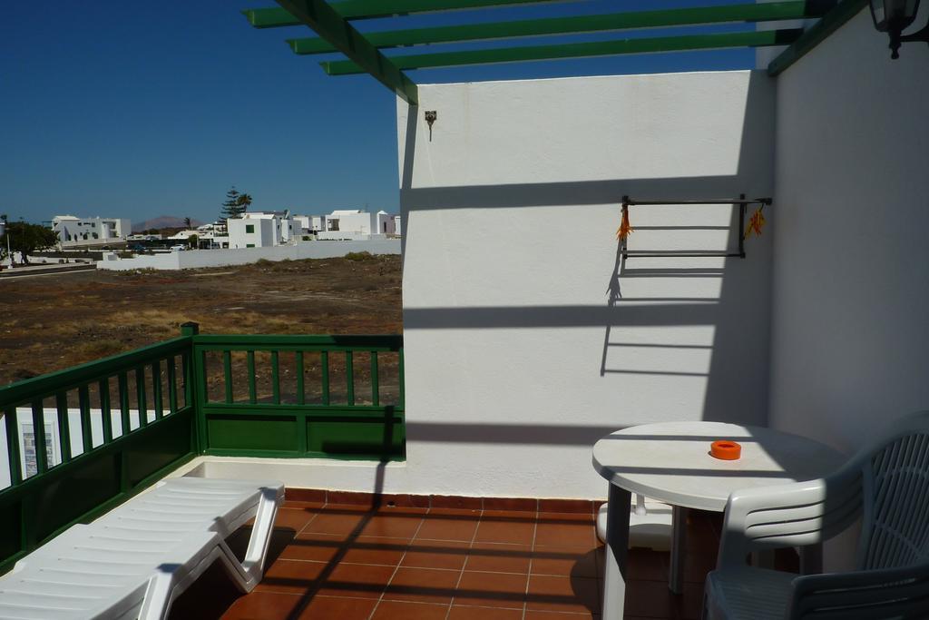 Alhambra Apartamentos Tías Екстериор снимка