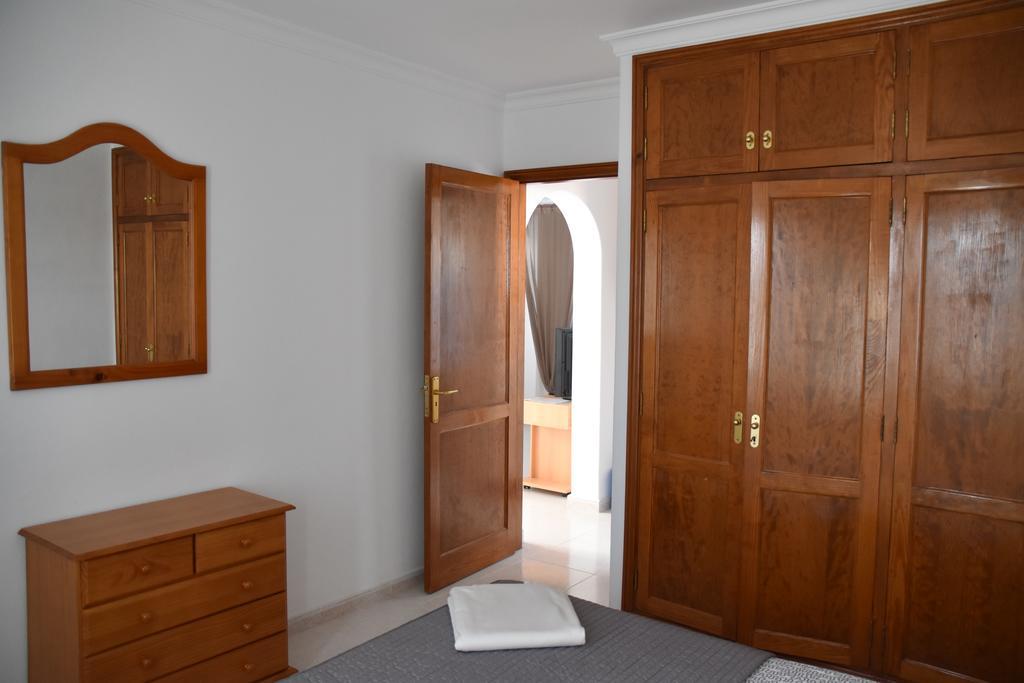 Alhambra Apartamentos Tías Екстериор снимка
