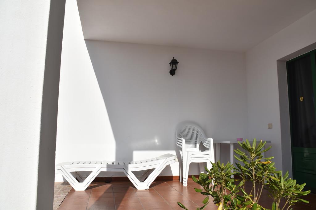 Alhambra Apartamentos Tías Екстериор снимка