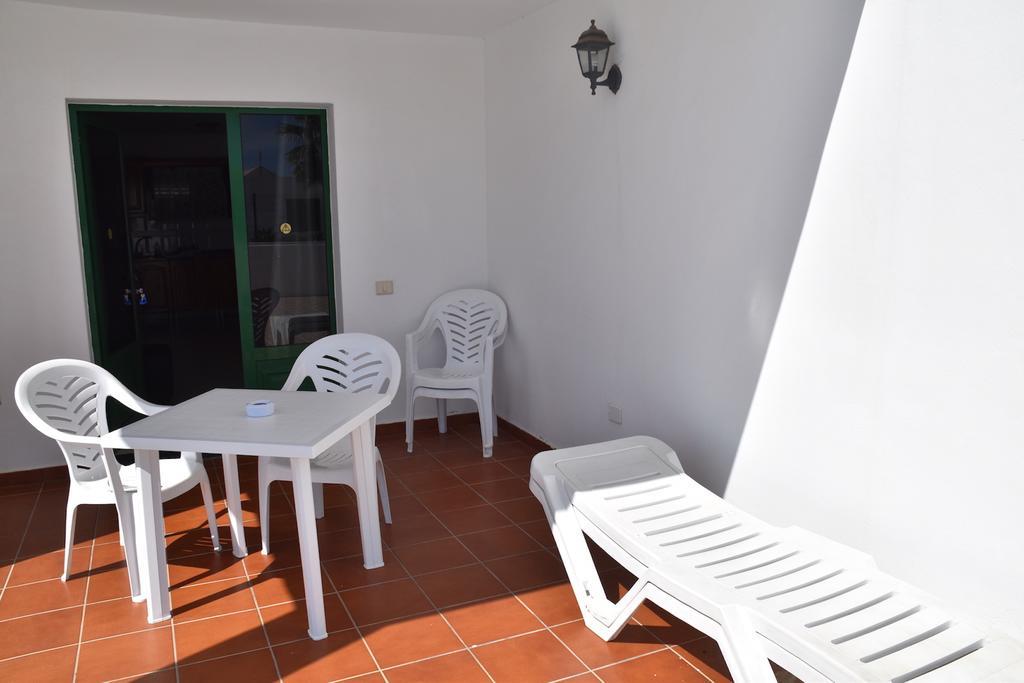 Alhambra Apartamentos Tías Екстериор снимка