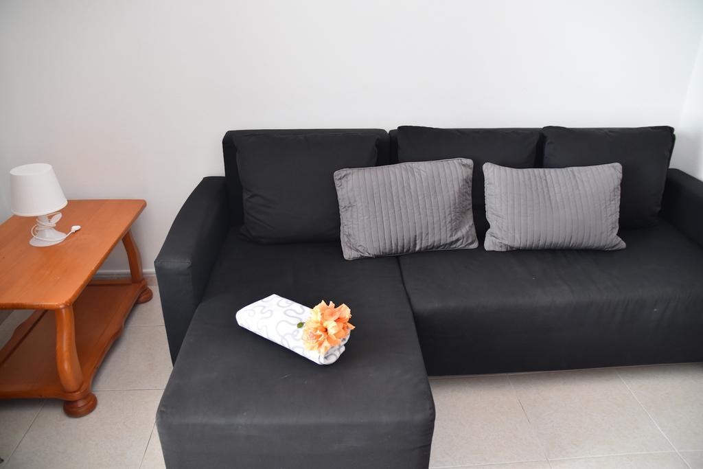 Alhambra Apartamentos Tías Екстериор снимка