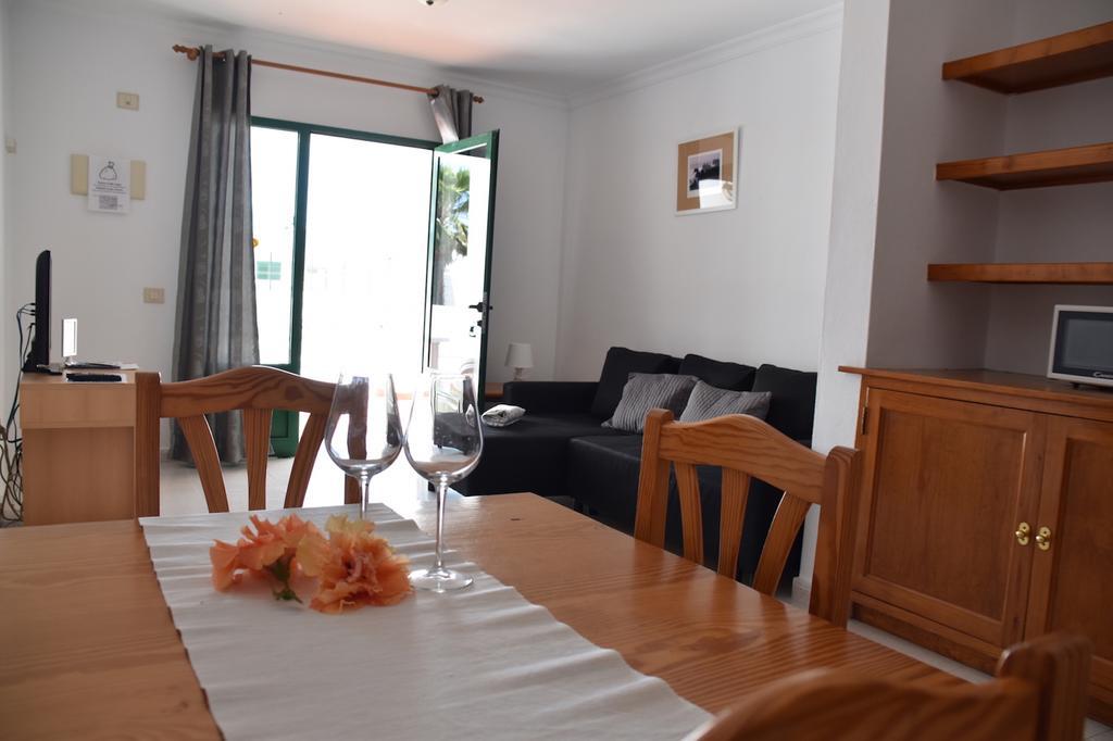 Alhambra Apartamentos Tías Екстериор снимка