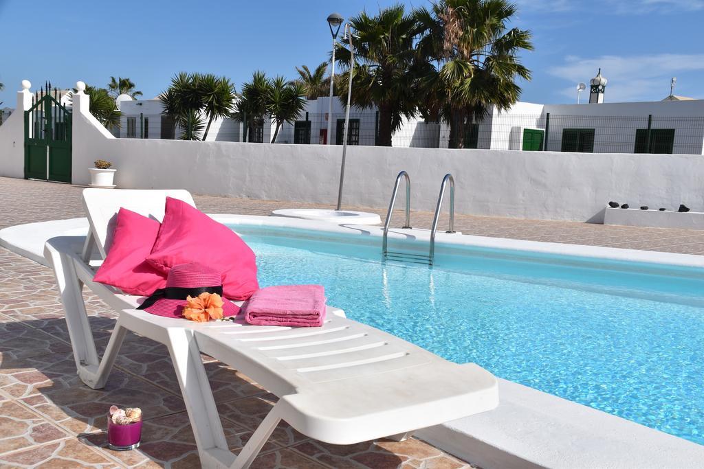 Alhambra Apartamentos Tías Екстериор снимка