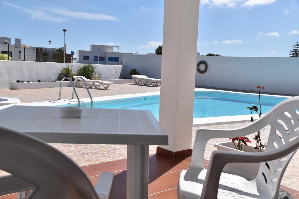 Alhambra Apartamentos Tías Екстериор снимка