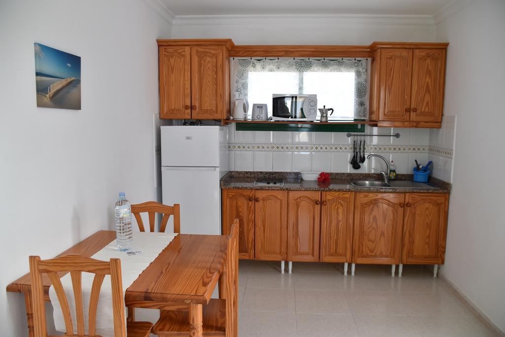 Alhambra Apartamentos Tías Екстериор снимка