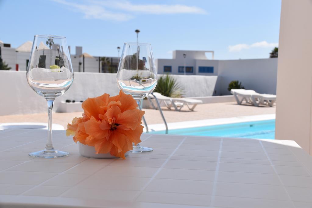Alhambra Apartamentos Tías Екстериор снимка
