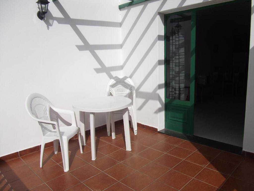 Alhambra Apartamentos Tías Екстериор снимка