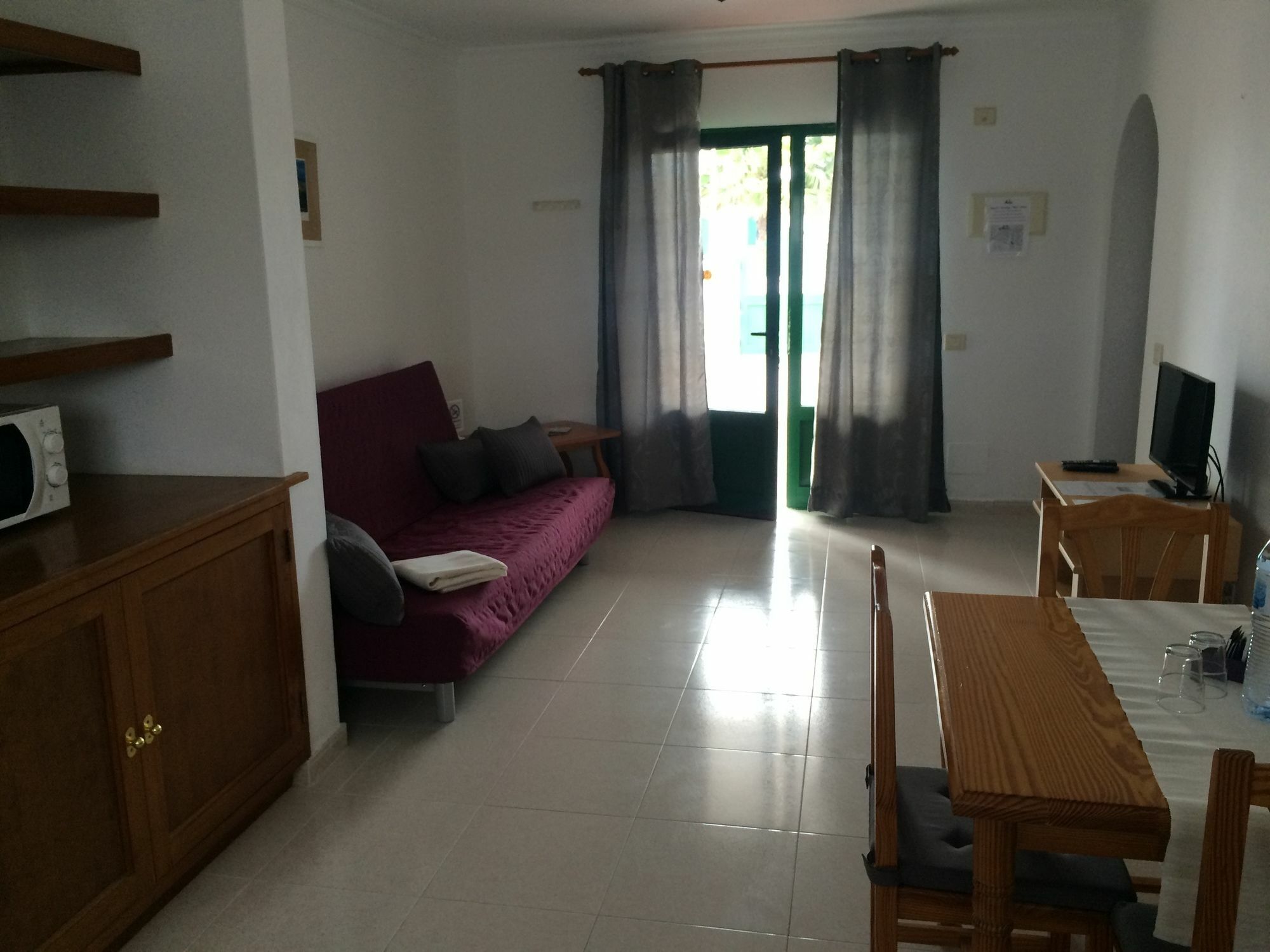 Alhambra Apartamentos Tías Екстериор снимка